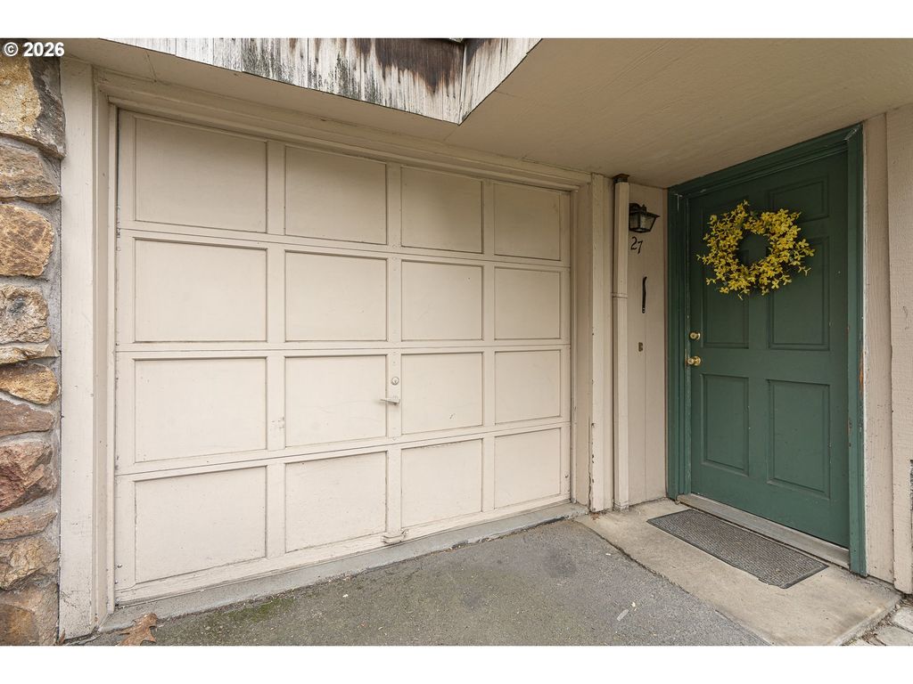 2727 GATEWAY St 27, Springfield, OR 97477