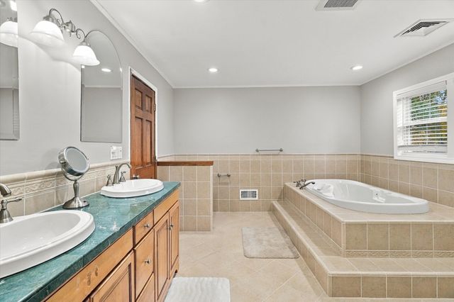 11 Yellow Brick Road, Haverhill, MA 01835