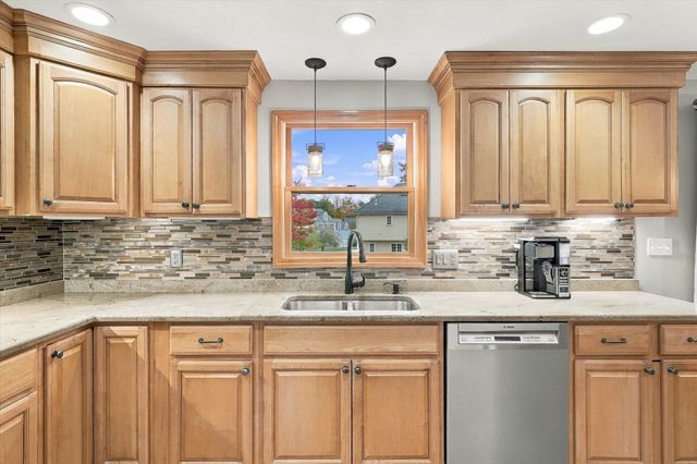 11 Yellow Brick Road, Haverhill, MA 01835