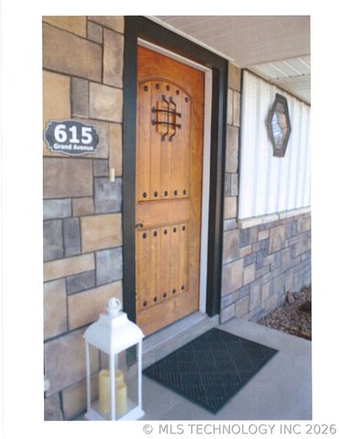 615 Grand Avenue, Stuart, OK 74570