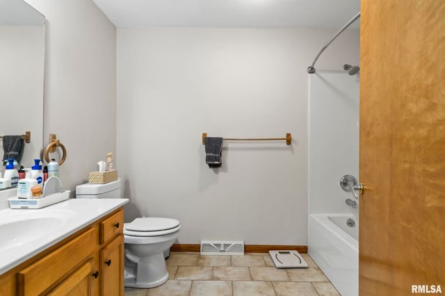 3513 Crystal Lake Drive, Springfield, IL 62711