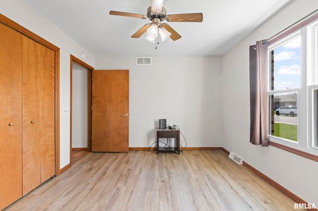 3513 Crystal Lake Drive, Springfield, IL 62711