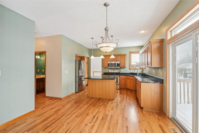 4616 94th Street, Urbandale, IA 50322