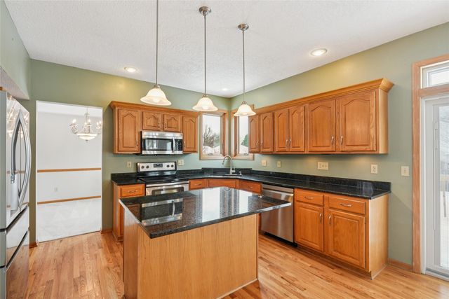 4616 94th Street, Urbandale, IA 50322