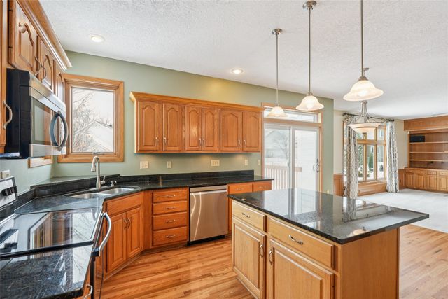 4616 94th Street, Urbandale, IA 50322