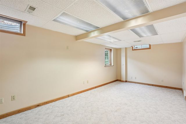 4616 94th Street, Urbandale, IA 50322