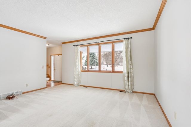 4616 94th Street, Urbandale, IA 50322