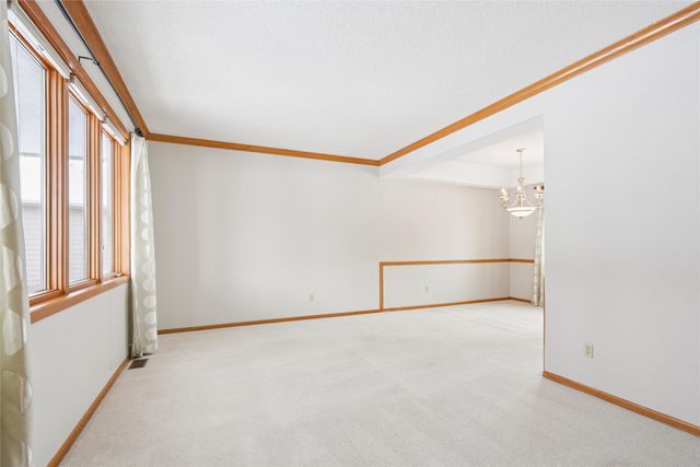 4616 94th Street, Urbandale, IA 50322