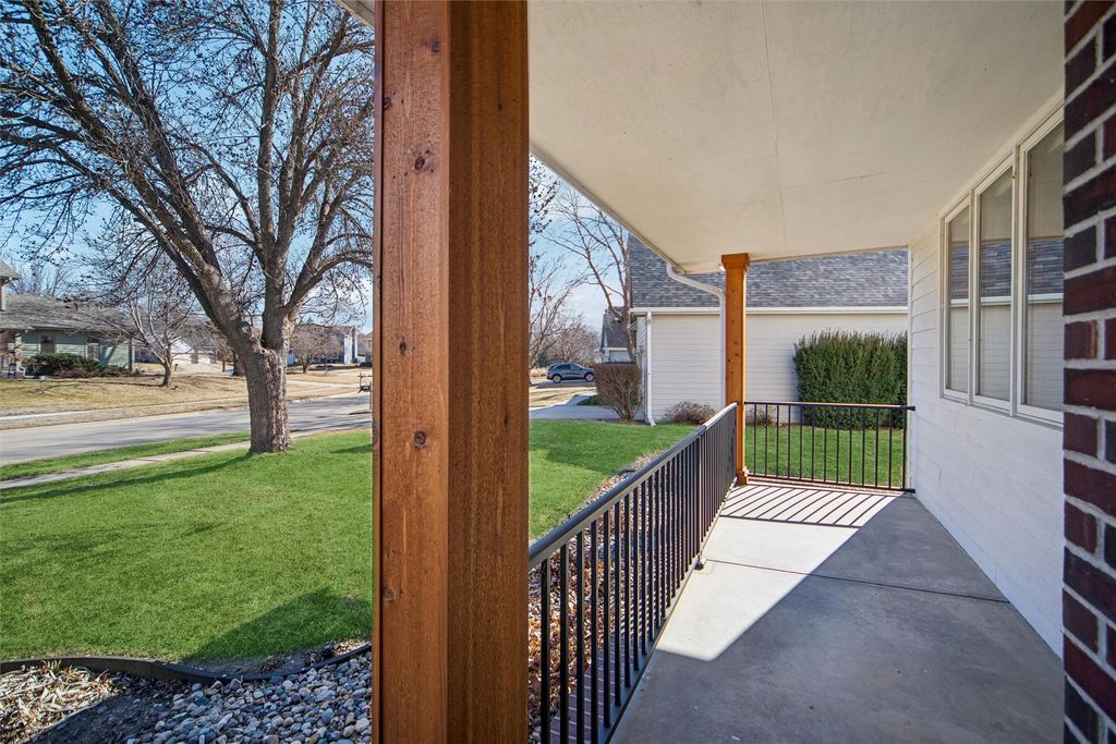 4616 94th Street, Urbandale, IA 50322