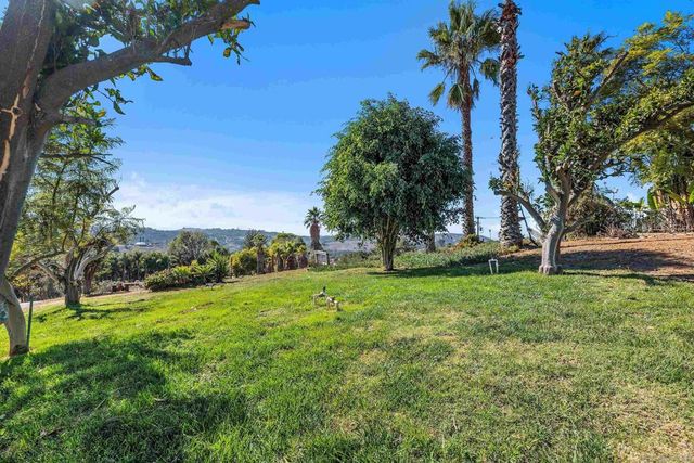 11270 San Luis Rey Dr, Valley Center, CA 92082