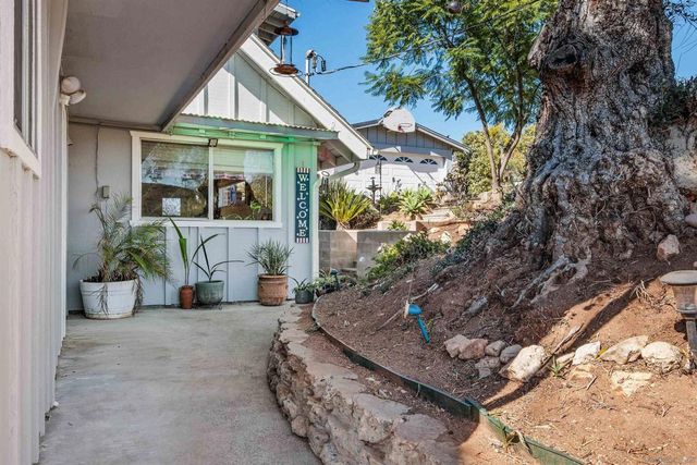 11270 San Luis Rey Dr, Valley Center, CA 92082