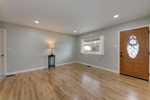 2905 Dorothy Street NE, Albuquerque, NM 87112