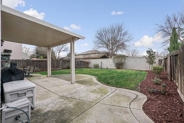 7415 Shelby St, Elk Grove, CA 95758