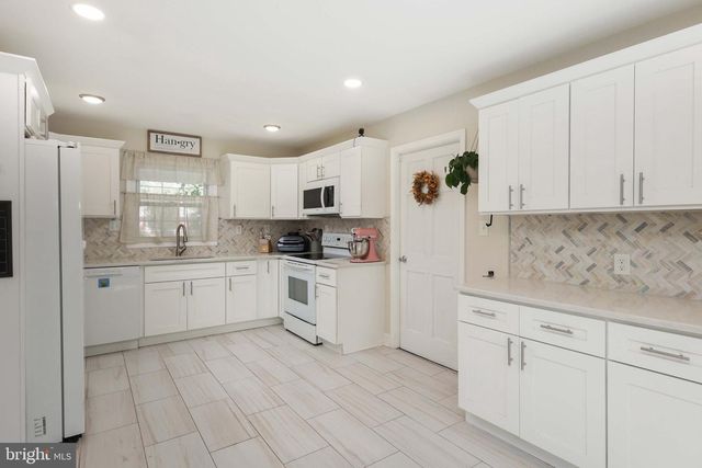 40 HOLIDAY LN, Willingboro, NJ 08046