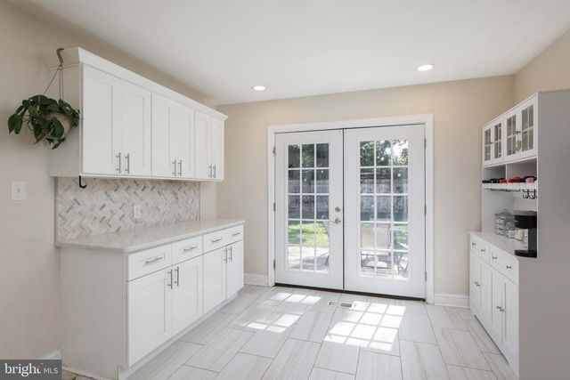 40 HOLIDAY LN, Willingboro, NJ 08046