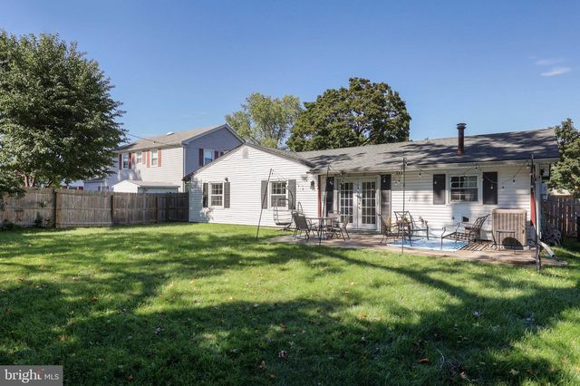 40 HOLIDAY LN, Willingboro, NJ 08046