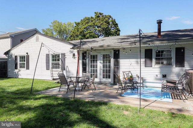 40 HOLIDAY LN, Willingboro, NJ 08046