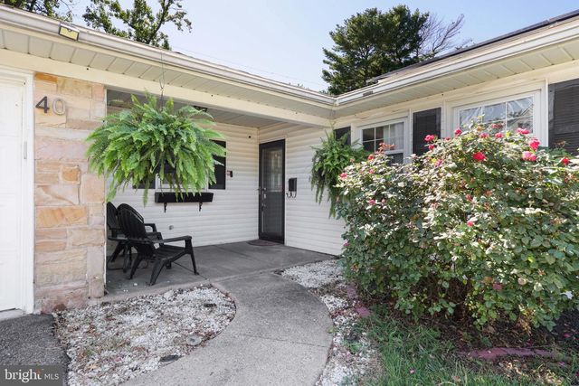 40 HOLIDAY LN, Willingboro, NJ 08046