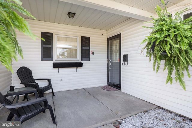 40 HOLIDAY LN, Willingboro, NJ 08046