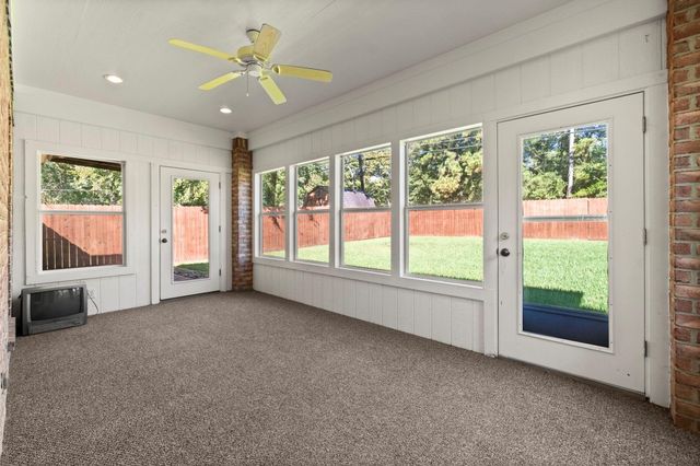 104 Mccardell Lane, Livingston, TX 77351