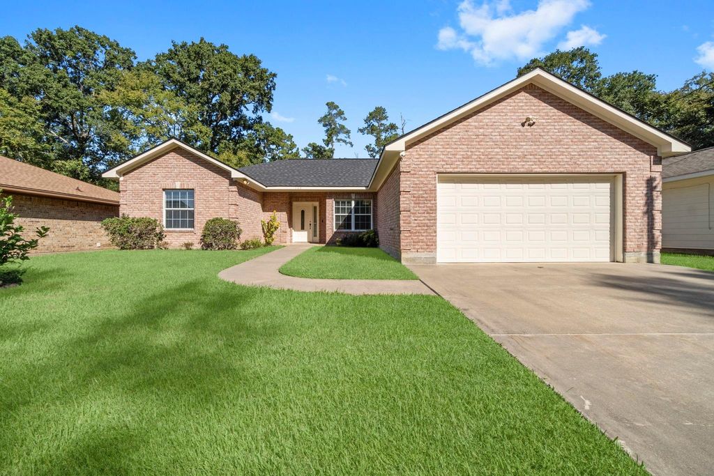 104 Mccardell Lane, Livingston, TX 77351