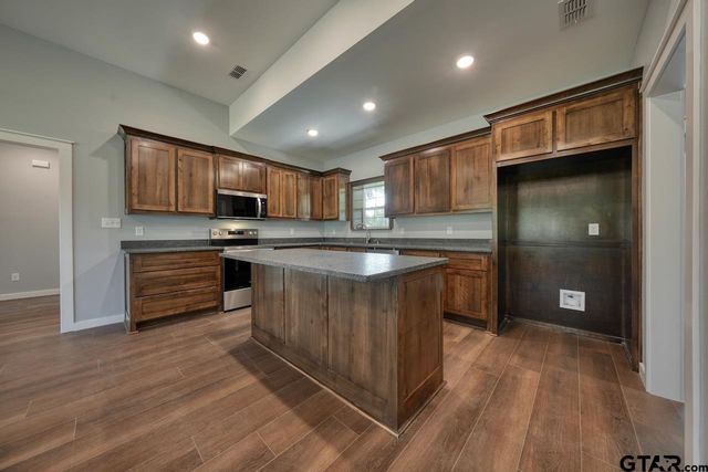 2675 FM 2710, Lindale, TX 75771