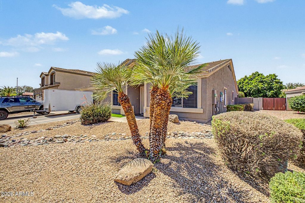 8365 W BERRIDGE Lane, Glendale, AZ 85305 — photo 5