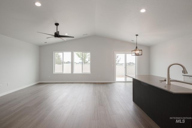 1556 Dyer St, Middleton, ID 83644