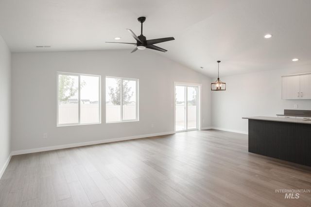 1556 Dyer St, Middleton, ID 83644