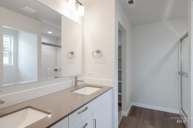 1556 Dyer St, Middleton, ID 83644