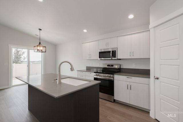 1556 Dyer St, Middleton, ID 83644