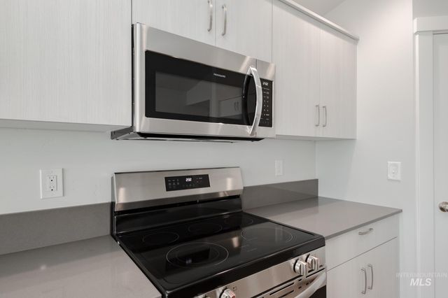 1556 Dyer St, Middleton, ID 83644