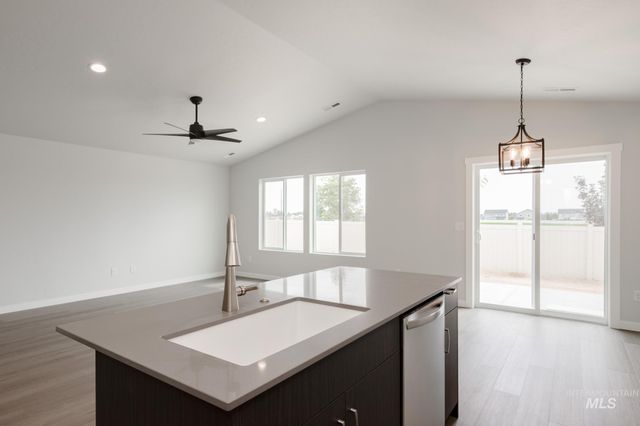 1556 Dyer St, Middleton, ID 83644