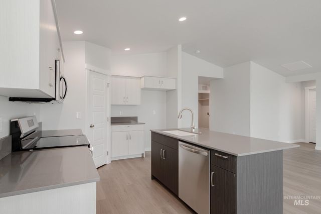 1556 Dyer St, Middleton, ID 83644