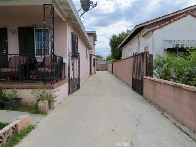 658 Oakford, East Los Angeles, CA 90022
