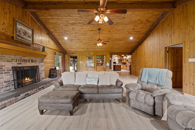 395 Bolding RD, Marshall, TX 75670
