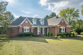 1800 McBride Rd, Lewisburg, TN 37091
