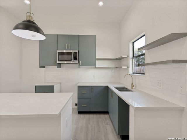 151 Vine St, San Antonio, TX 78210