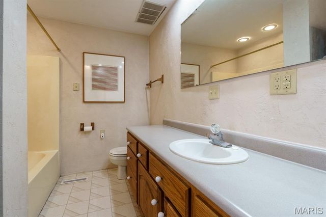 261 Lebanon Avenue, Belleville, IL 62220