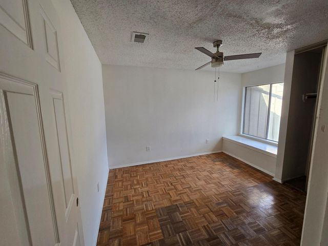 6106 W Airport Boulevard 18, Houston, TX 77035