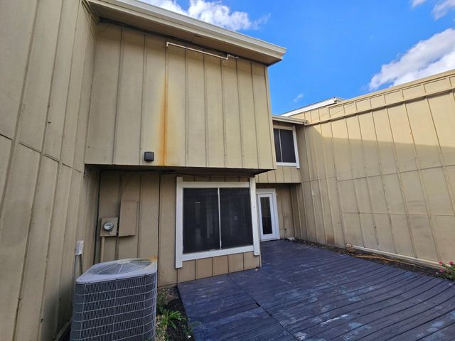 6106 W Airport Boulevard 18, Houston, TX 77035