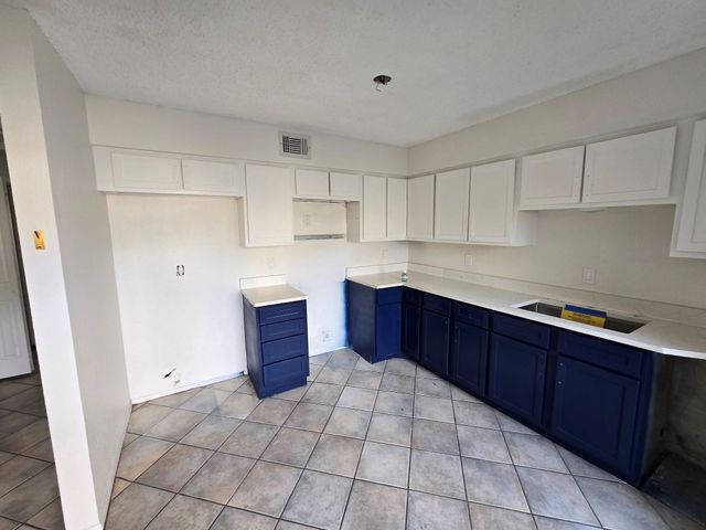 6106 W Airport Boulevard 18, Houston, TX 77035