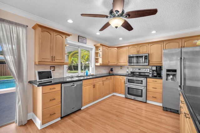 8235 NW 5th Street, Coral Springs, FL 33071