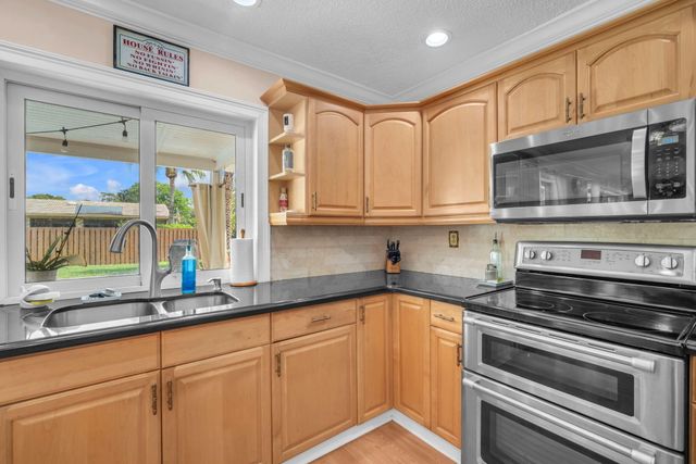 8235 NW 5th Street, Coral Springs, FL 33071
