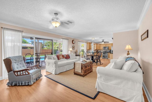 8235 NW 5th Street, Coral Springs, FL 33071