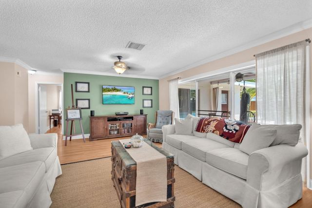 8235 NW 5th Street, Coral Springs, FL 33071