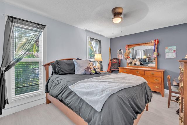 8235 NW 5th Street, Coral Springs, FL 33071