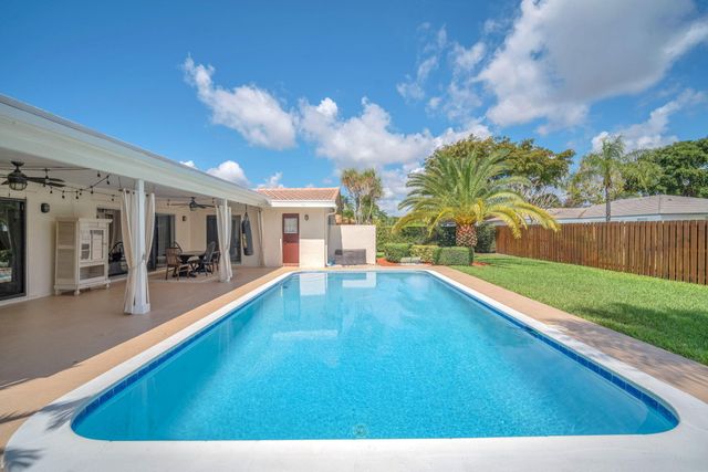 8235 NW 5th Street, Coral Springs, FL 33071