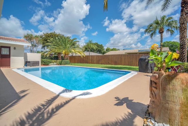 8235 NW 5th Street, Coral Springs, FL 33071