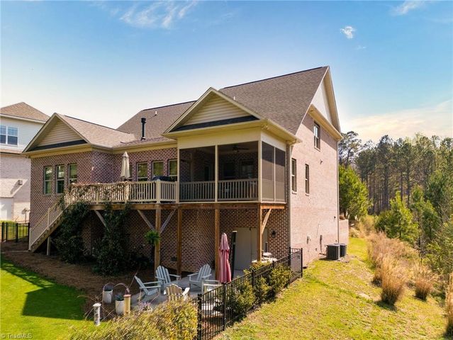 220 Quail Run Drive, Clemmons, NC 27012